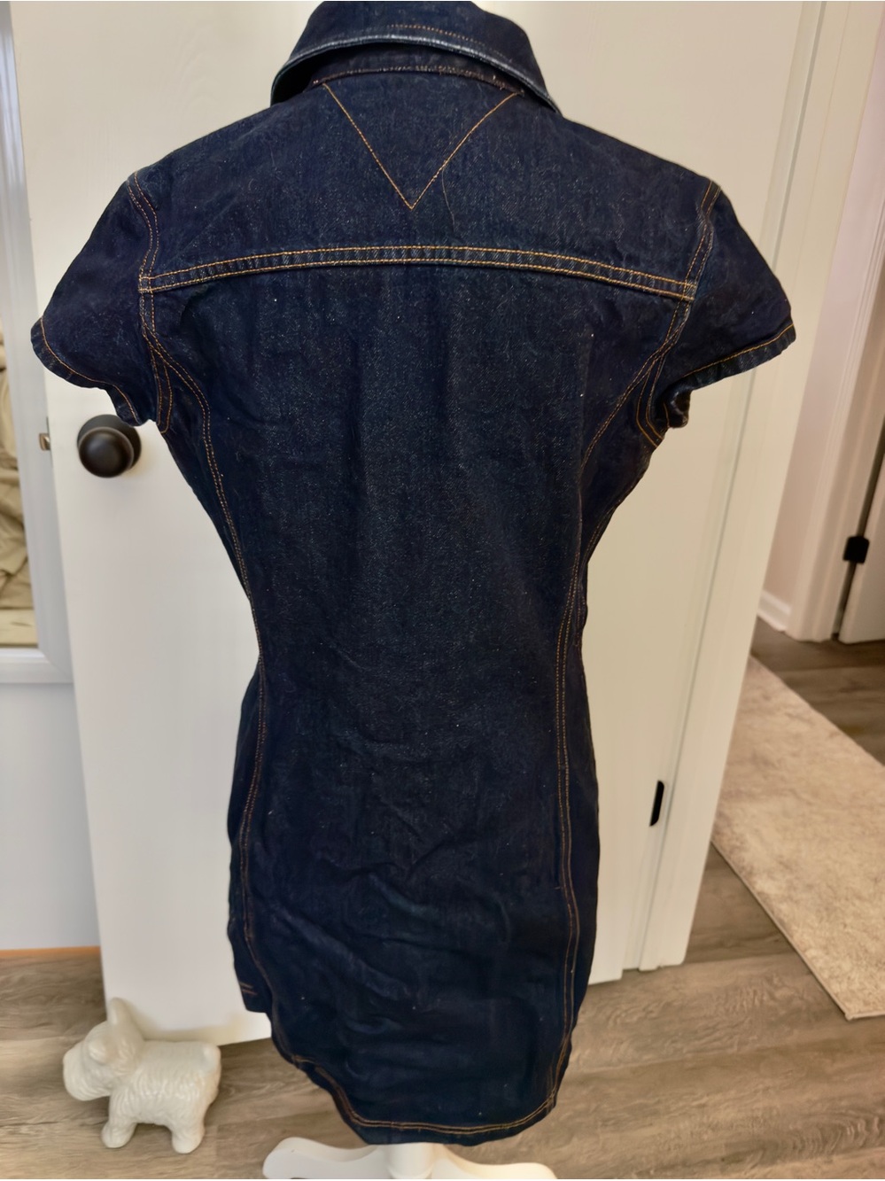 Tommy Hilfiger SZ 12 dark blue denim dress. Cap sleeve snap front. - Picture 4 of 12